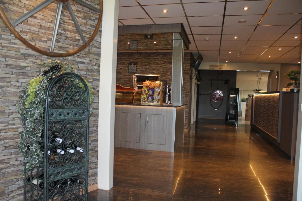Hotel Restaurant 'T Klokje Ренесе Екстериор снимка